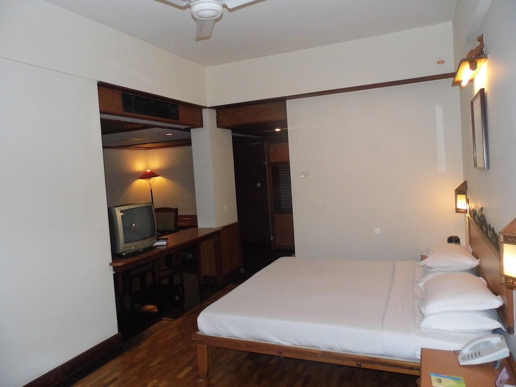 Keys Select By Lemon Tree Hotels, Malabar Gate, Kozhikode Extérieur photo