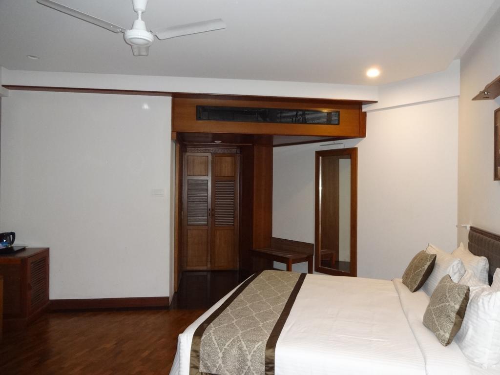 Keys Select By Lemon Tree Hotels, Malabar Gate, Kozhikode Extérieur photo